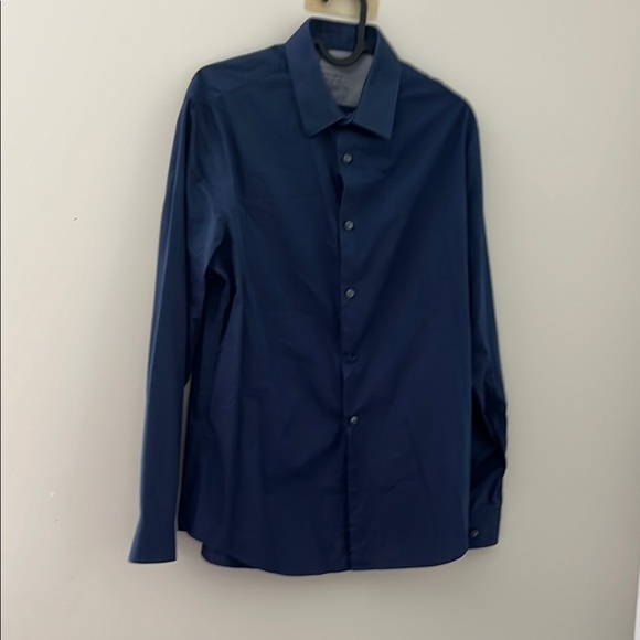 Calvin Klein Blue Dress Shirt Elegant Design - Picture 1 of 3